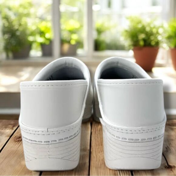 NEW DANSKO Womens Professional LT Leather Lightweight Clog Size 40 - Picture 4 of 10